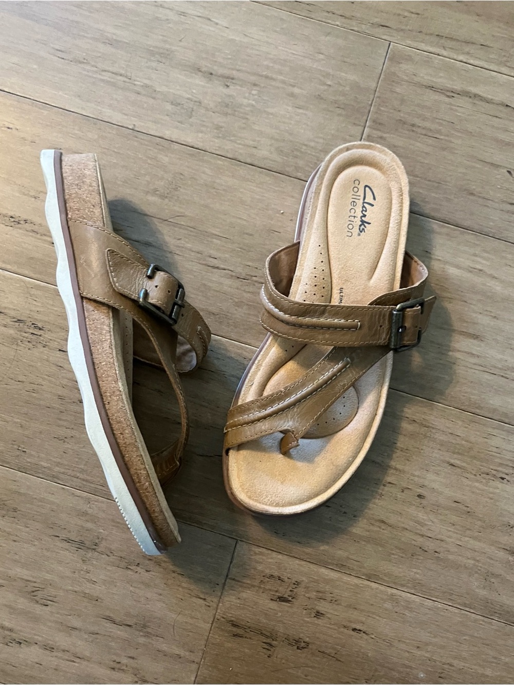 Clarks Collection women beige two strap thong side buckle women’s sandals 9.5